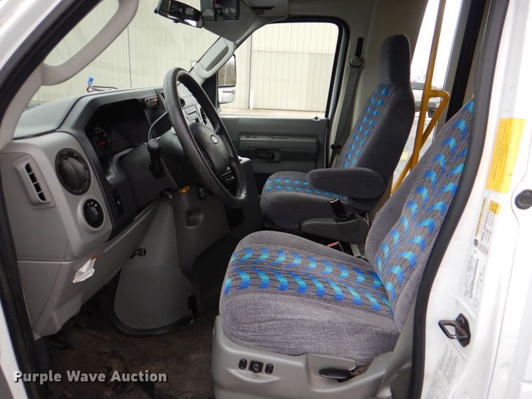 image for item HW9825 2012 Ford E450  shuttle bus