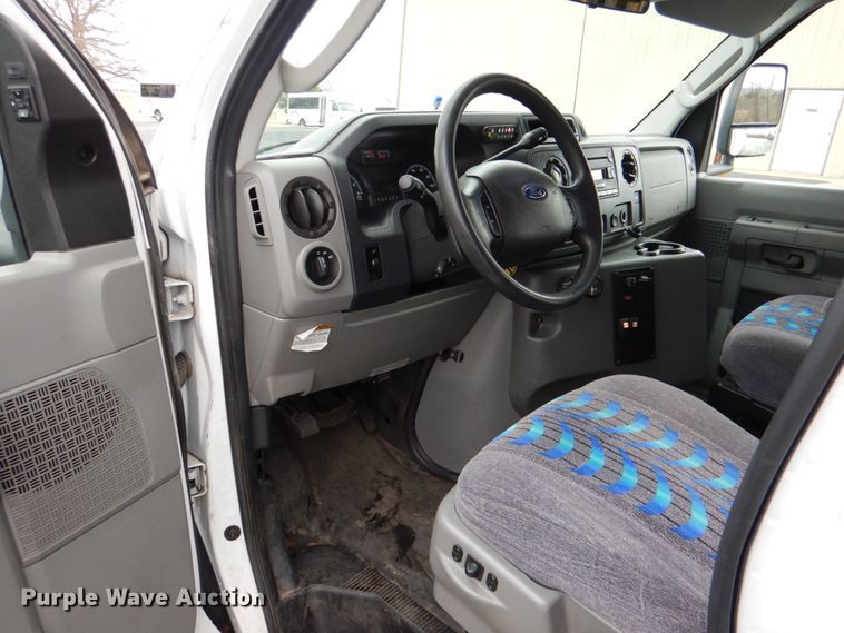 image for item HW9825 2012 Ford E450  shuttle bus