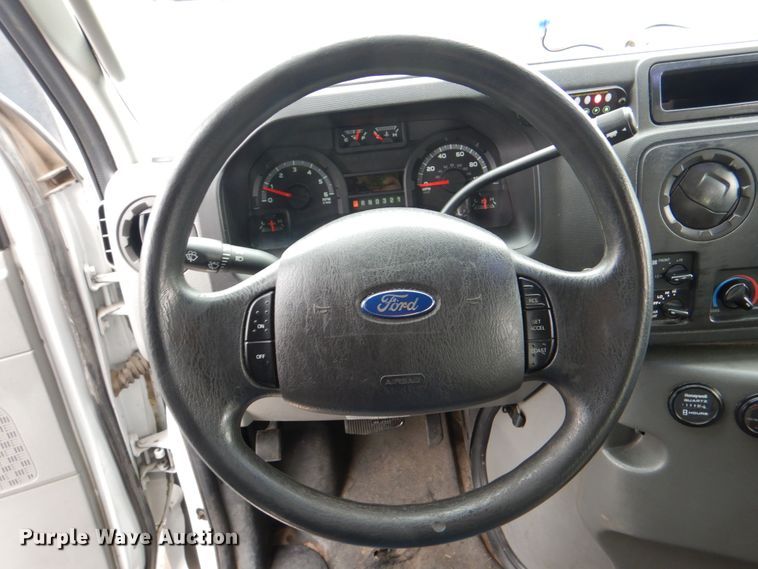 image for item HW9825 2012 Ford E450  shuttle bus