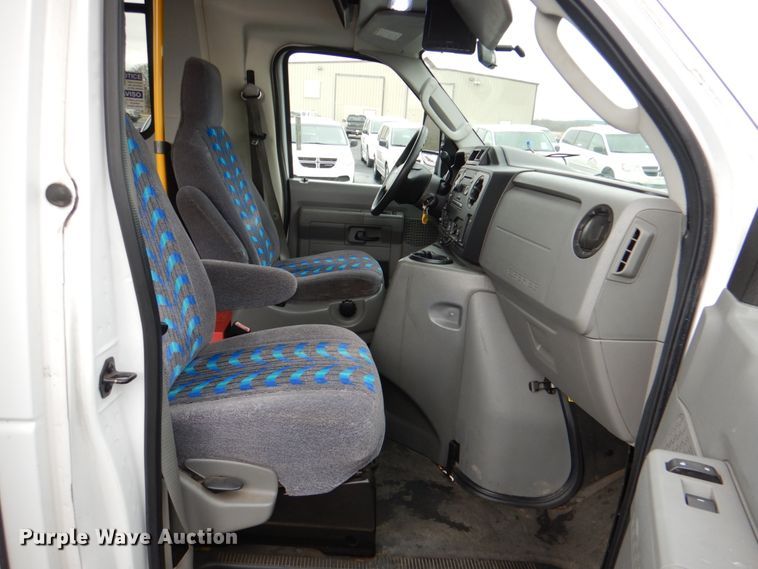 image for item HW9825 2012 Ford E450  shuttle bus