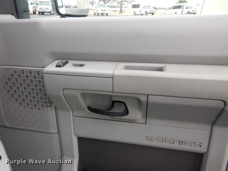 image for item HW9825 2012 Ford E450  shuttle bus