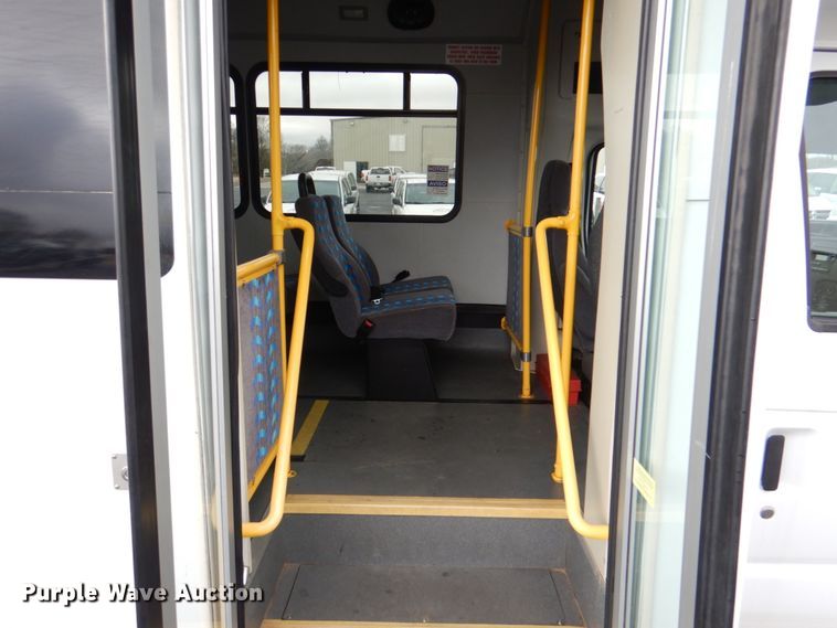 image for item HW9825 2012 Ford E450  shuttle bus