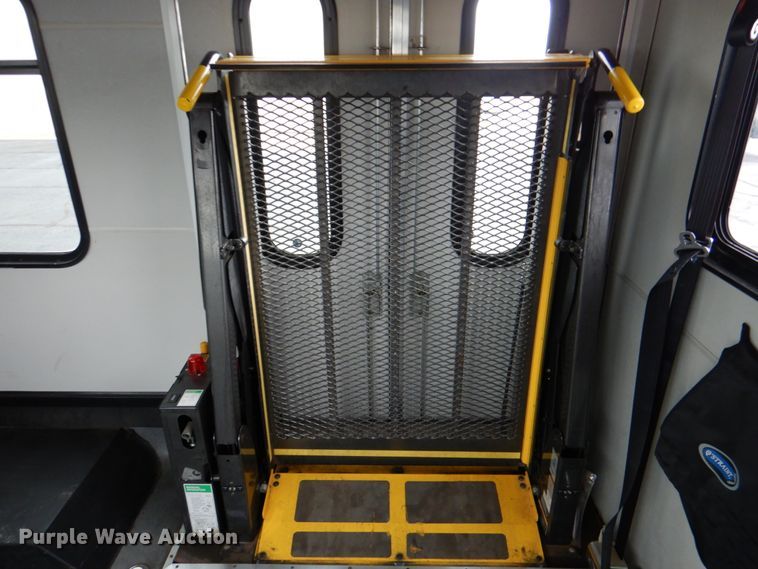 image for item HW9825 2012 Ford E450  shuttle bus