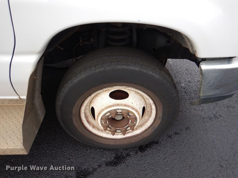 image for item HW9825 2012 Ford E450  shuttle bus