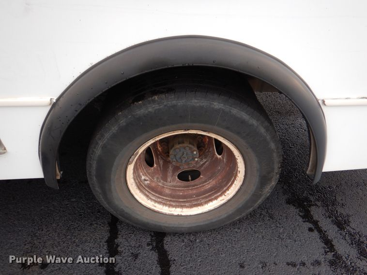 image for item HW9825 2012 Ford E450  shuttle bus