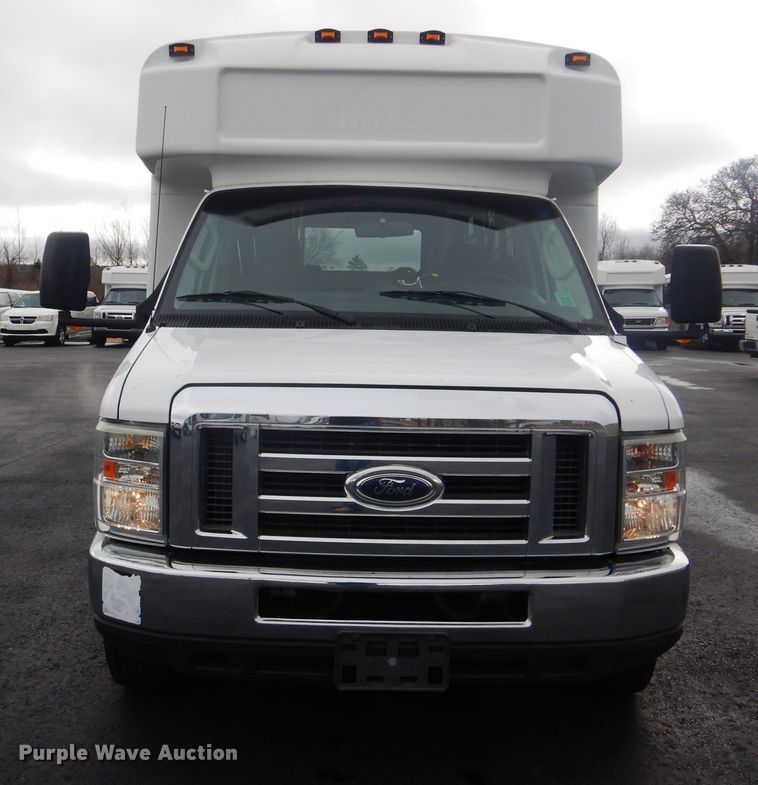 image for item HW9826 2011 Ford E450  shuttle bus