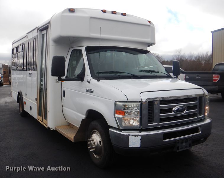 image for item HW9826 2011 Ford E450  shuttle bus