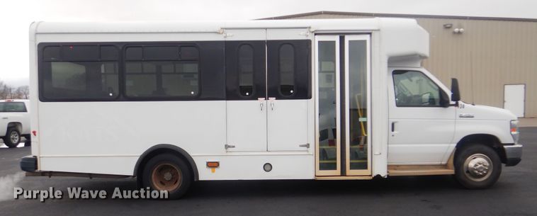 image for item HW9826 2011 Ford E450  shuttle bus