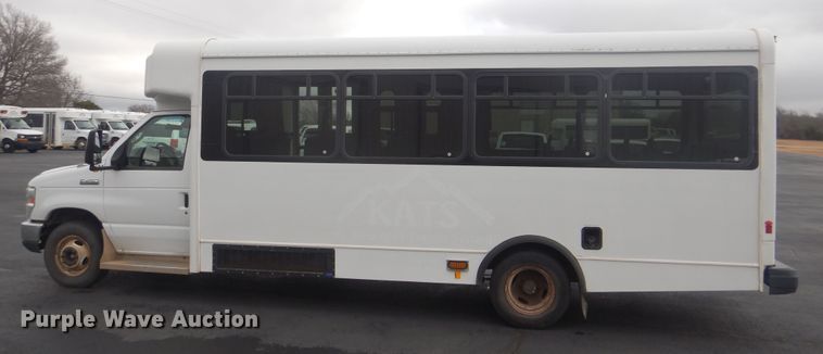 image for item HW9826 2011 Ford E450  shuttle bus