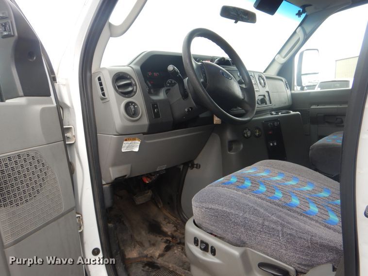 image for item HW9826 2011 Ford E450  shuttle bus