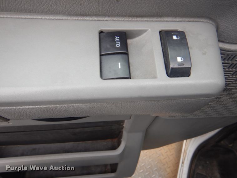 image for item HW9826 2011 Ford E450  shuttle bus