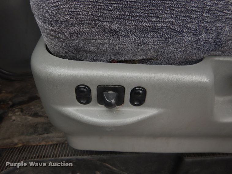 image for item HW9826 2011 Ford E450  shuttle bus