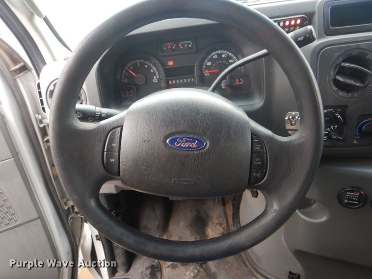 image for item HW9826 2011 Ford E450  shuttle bus