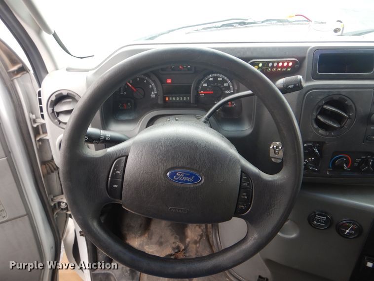 image for item HW9826 2011 Ford E450  shuttle bus