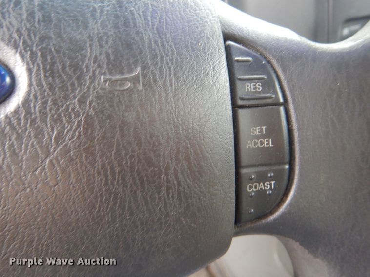 image for item HW9826 2011 Ford E450  shuttle bus