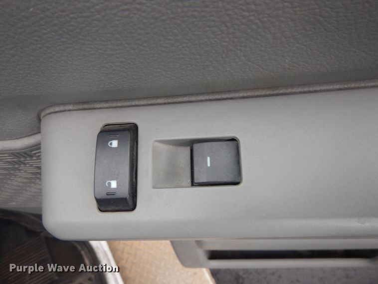 image for item HW9826 2011 Ford E450  shuttle bus