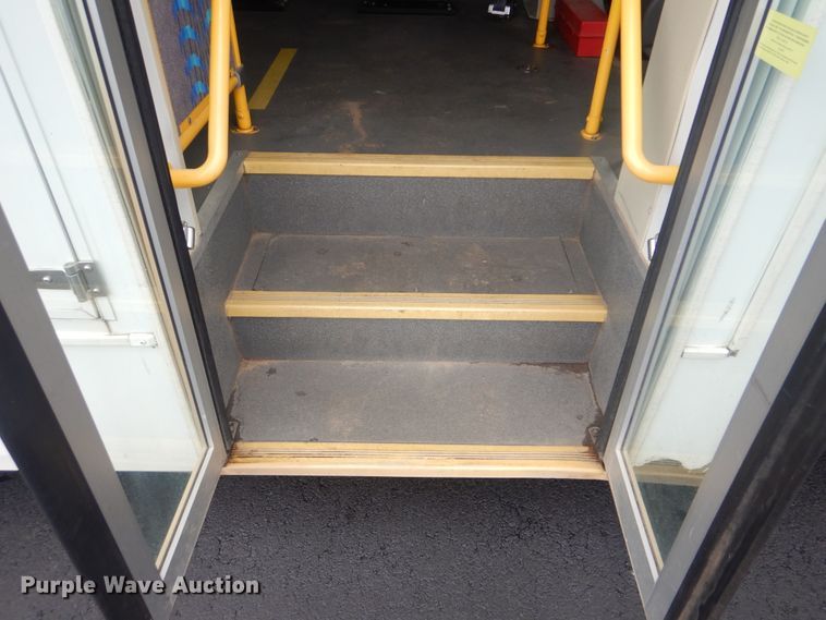 image for item HW9826 2011 Ford E450  shuttle bus