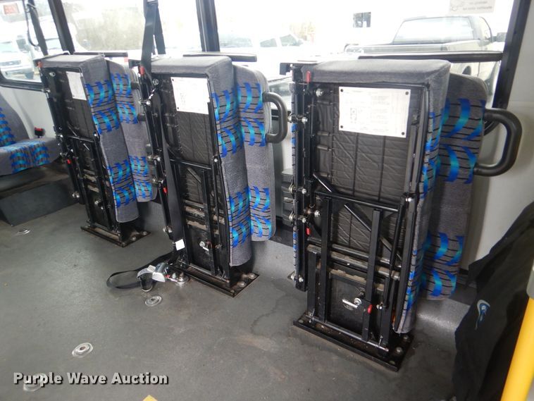 image for item HW9826 2011 Ford E450  shuttle bus