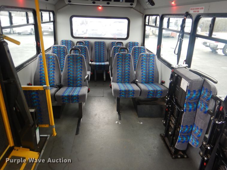 image for item HW9826 2011 Ford E450  shuttle bus