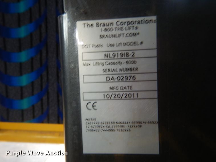 image for item HW9826 2011 Ford E450  shuttle bus