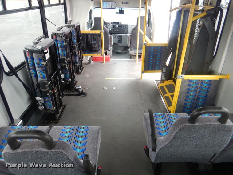 image for item HW9826 2011 Ford E450  shuttle bus