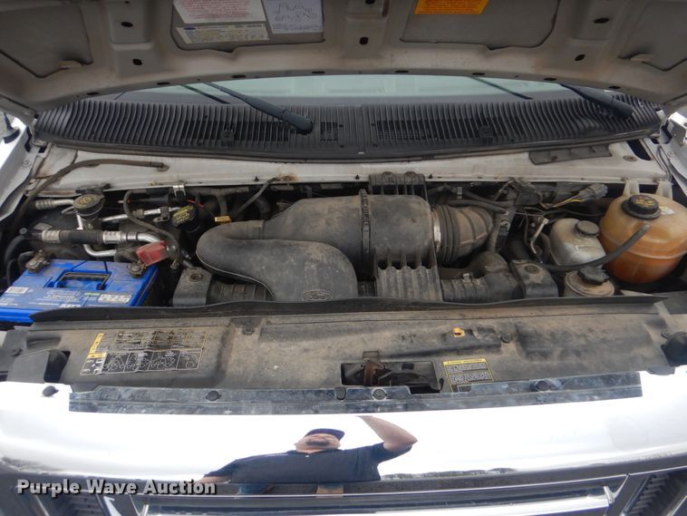 image for item HW9826 2011 Ford E450  shuttle bus