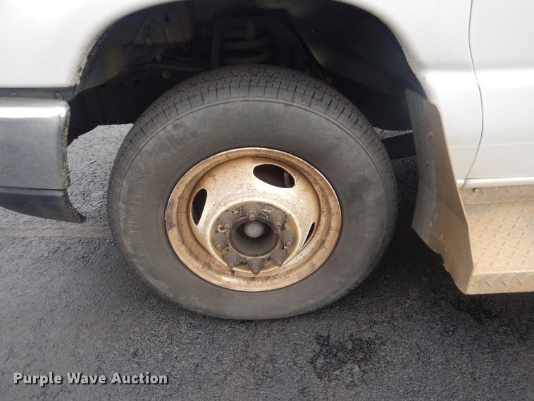 image for item HW9826 2011 Ford E450  shuttle bus