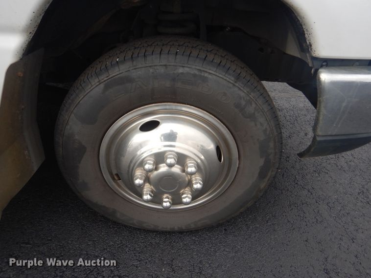 image for item HW9826 2011 Ford E450  shuttle bus