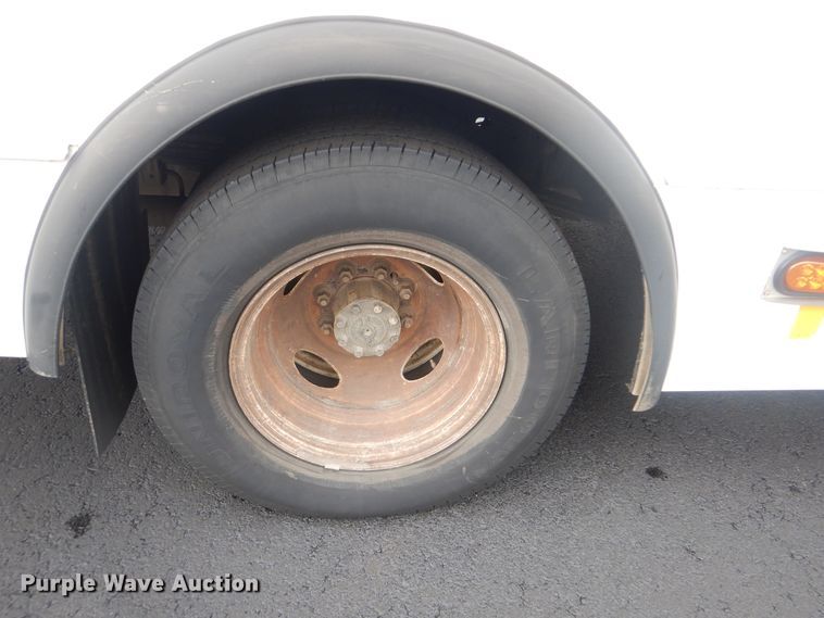 image for item HW9826 2011 Ford E450  shuttle bus