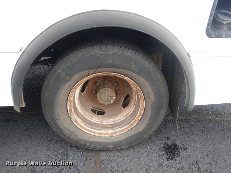 image for item HW9826 2011 Ford E450  shuttle bus