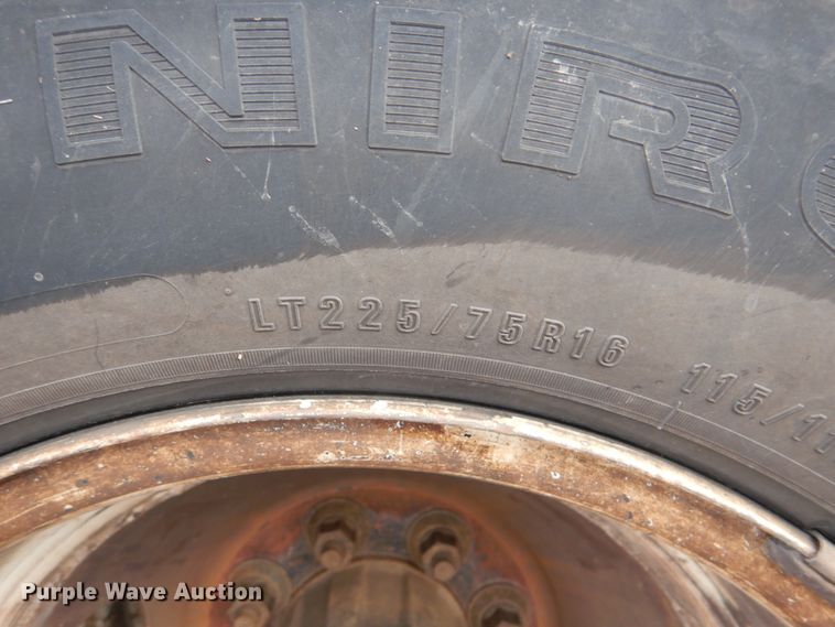 image for item HW9826 2011 Ford E450  shuttle bus