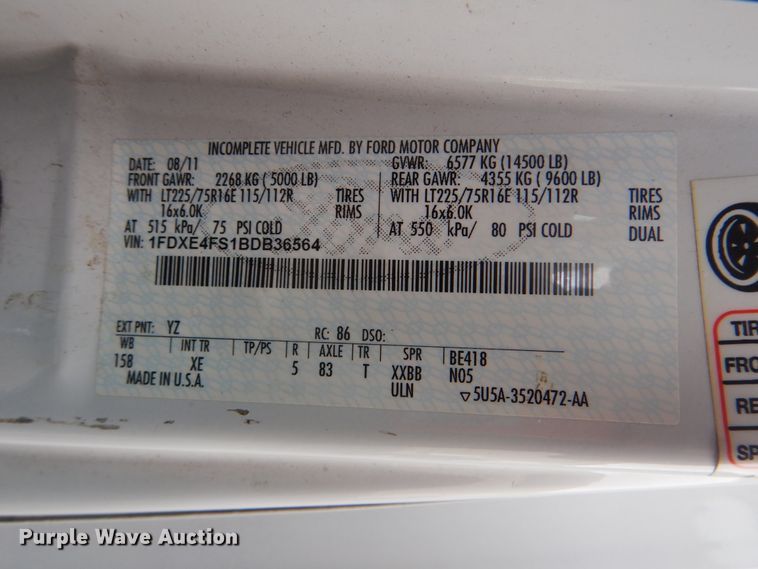 image for item HW9826 2011 Ford E450  shuttle bus