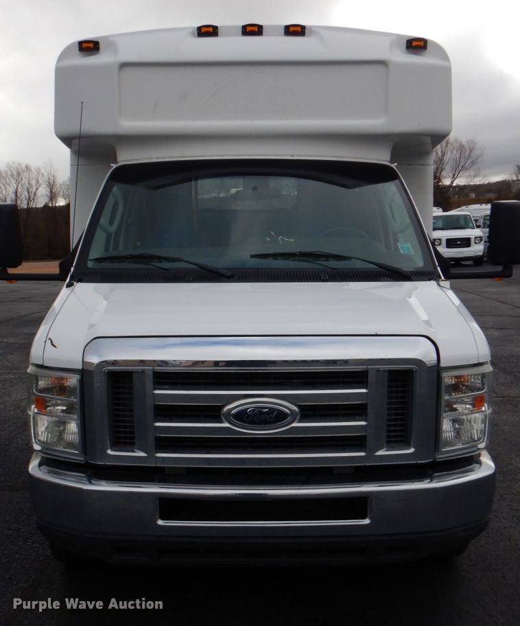 image for item HW9828 2012 Ford E450  shuttle bus