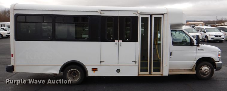 image for item HW9828 2012 Ford E450  shuttle bus