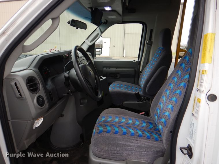 image for item HW9828 2012 Ford E450  shuttle bus