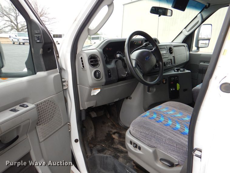 image for item HW9828 2012 Ford E450  shuttle bus