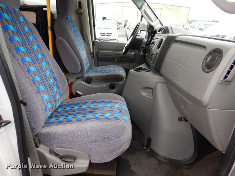 image for item HW9828 2012 Ford E450  shuttle bus