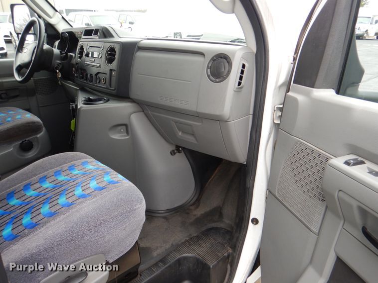 image for item HW9828 2012 Ford E450  shuttle bus