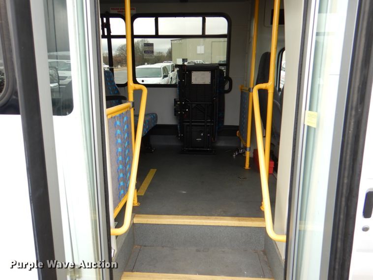 image for item HW9828 2012 Ford E450  shuttle bus