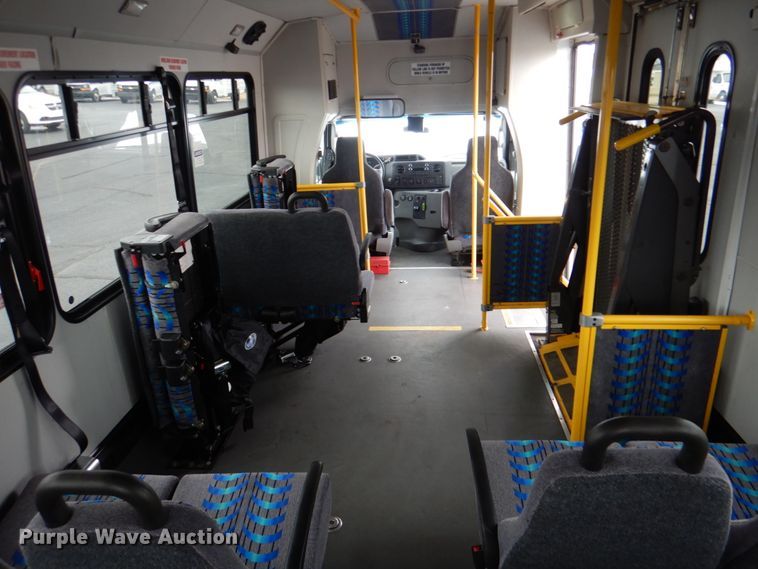 image for item HW9828 2012 Ford E450  shuttle bus