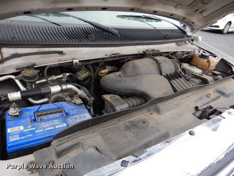 image for item HW9828 2012 Ford E450  shuttle bus