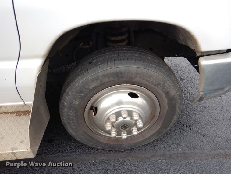 image for item HW9828 2012 Ford E450  shuttle bus