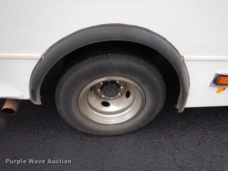 image for item HW9828 2012 Ford E450  shuttle bus