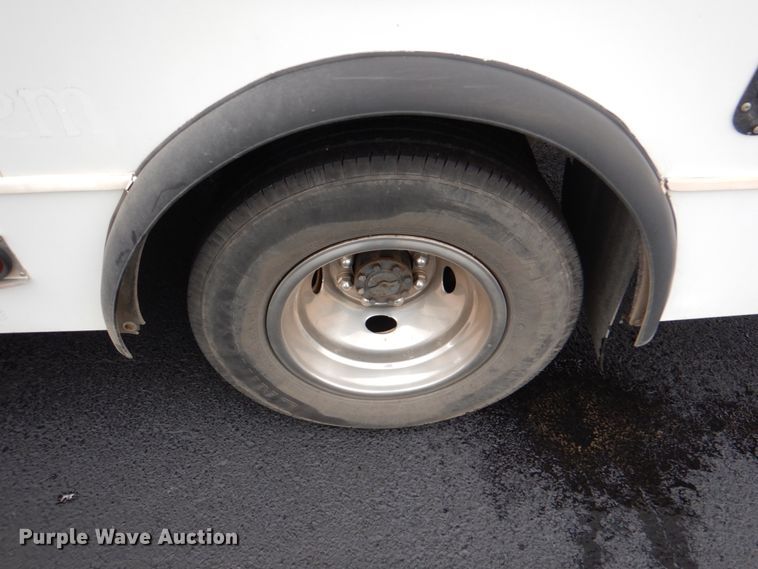 image for item HW9828 2012 Ford E450  shuttle bus