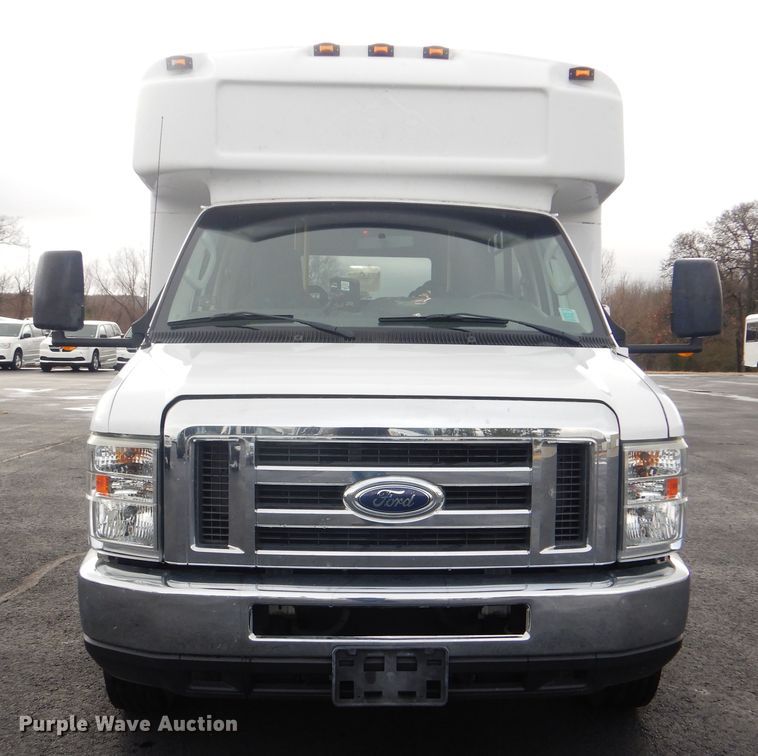 image for item HW9829 2013 Ford E450  shuttle bus