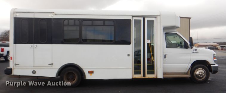 image for item HW9829 2013 Ford E450  shuttle bus