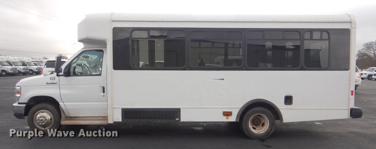 image for item HW9829 2013 Ford E450  shuttle bus