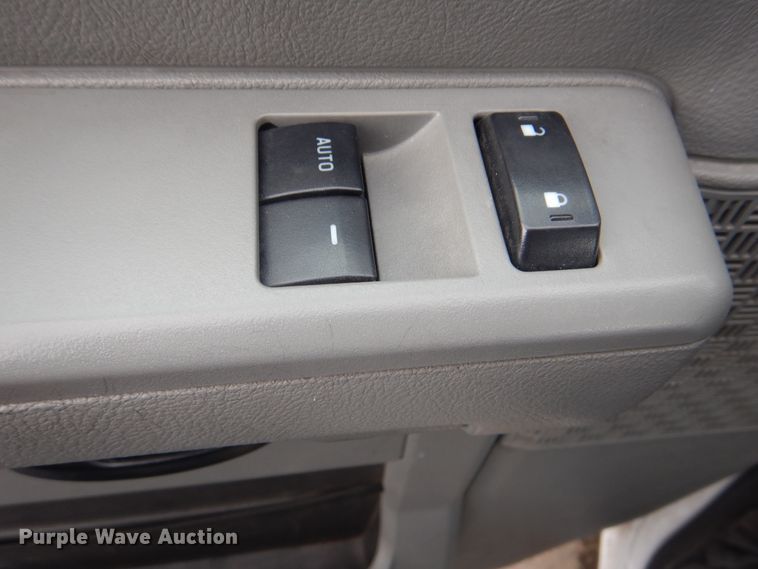 image for item HW9829 2013 Ford E450  shuttle bus