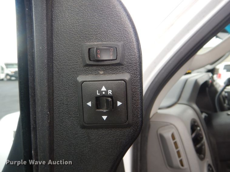 image for item HW9829 2013 Ford E450  shuttle bus