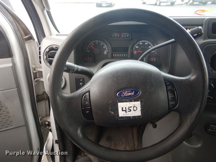 image for item HW9829 2013 Ford E450  shuttle bus